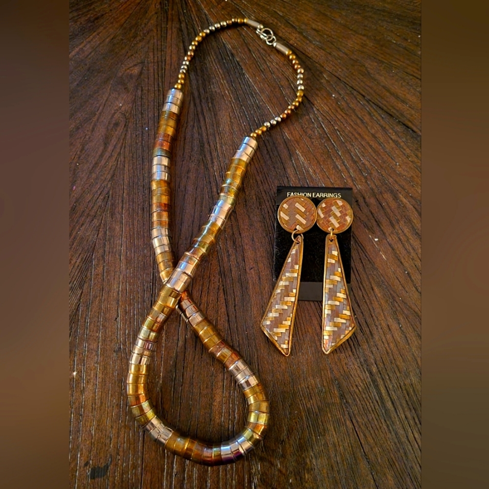 Vintage Copper/Brass Necklace w /earrings.
